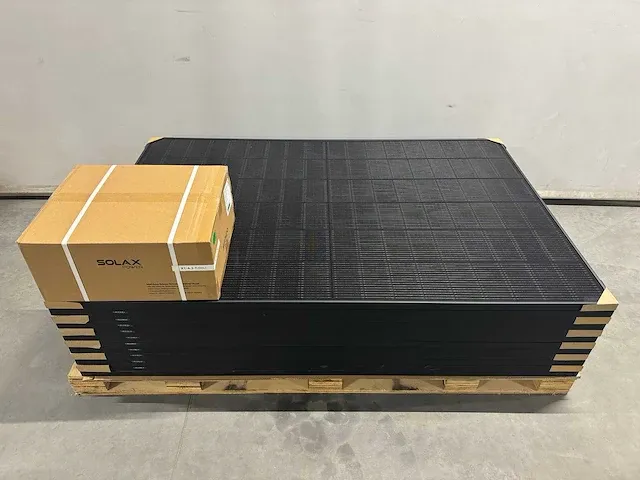 Qn - set van 12 full black zonnepanelen (420 wp) met solax 4.2 omvormer (1-fase) - afbeelding 1 van  10