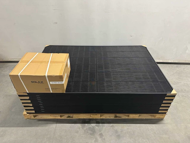 Qn - set van 12 full black zonnepanelen (420 wp) met solax 5.0 omvormer (3-fase) - afbeelding 1 van  10