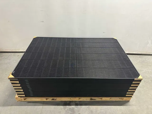 Qn - set van 16 full black zonnepanelen 420 wp (totaal 6.720 wp) - afbeelding 1 van  4