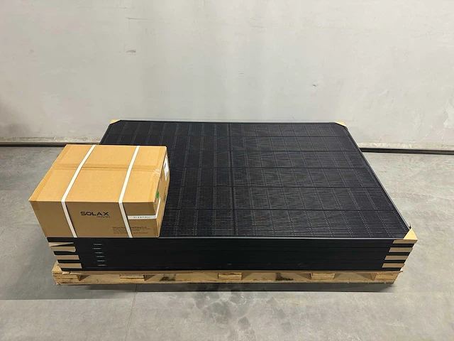 Qn - set van 8 full black zonnepanelen (420 wp) met solax 3.0 omvormer (1-fase) - afbeelding 1 van  9