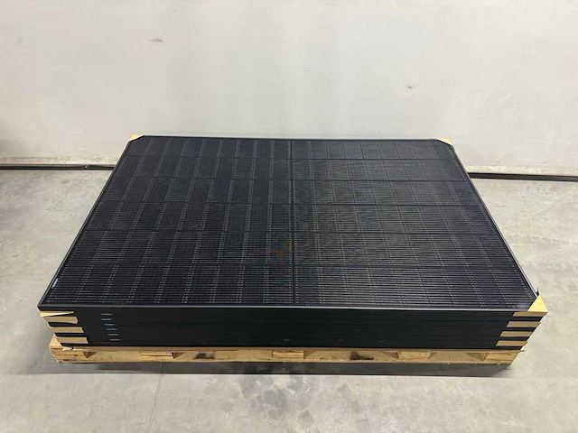 Qn - set van 8 full black zonnepanelen (420 wp) met solax 3.0k hybride omvormer en solax 5.8 kwh batterij t.b.v. opslag - afbeelding 12 van  21