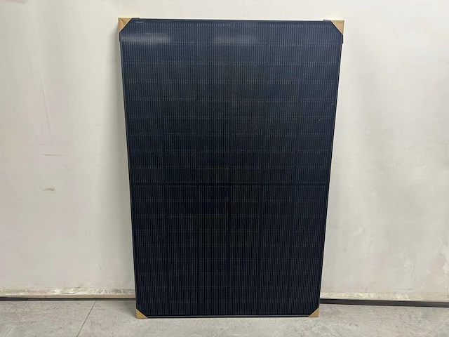 Qn - set van 8 full black zonnepanelen (420 wp) met solax 3.0k hybride omvormer en solax 5.8 kwh batterij t.b.v. opslag - afbeelding 15 van  21