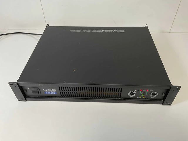 Qsc (cx302v), audio 2-channel 300 w power amplifier rack - afbeelding 2 van  7