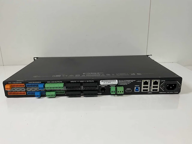 Qsc (q-sys core 110f), network + analog audio channels processor - afbeelding 5 van  7
