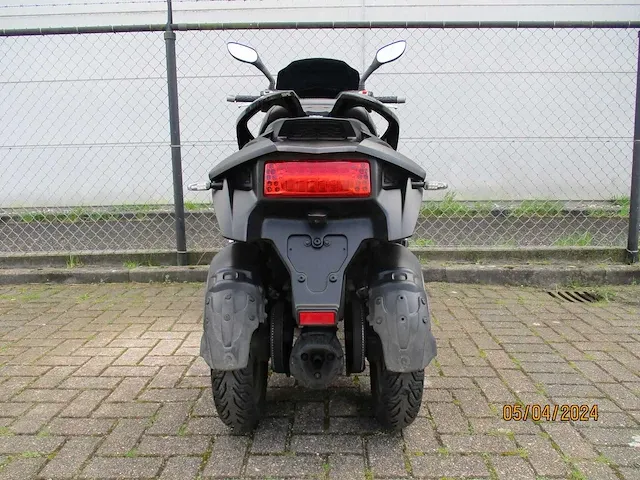 Quadro - vierwieler motorscooter - quadro 4 - motorfiets - afbeelding 2 van  14