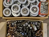 Quiges/noosa leren armbanden en knopen - afbeelding 3 van  5