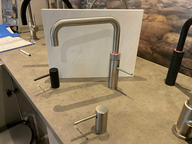 Quooker fusion square rvs 3-in-1 kokendwaterkraan met zeeppompje - afbeelding 1 van  5