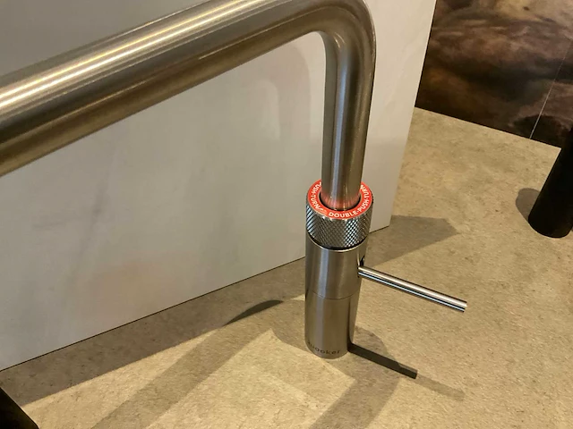 Quooker fusion square rvs 3-in-1 kokendwaterkraan met zeeppompje - afbeelding 3 van  5