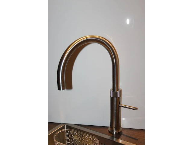 Quooker kokend water kraan met een 7 liter combi + e buffervat. - afbeelding 2 van  3