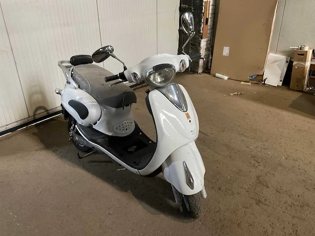 Qwic e-scooter - afbeelding 4 van  10