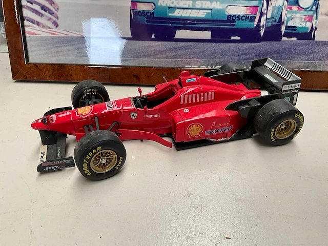 Raceauto en foto - afbeelding 2 van  2