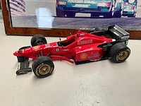 Raceauto en foto - afbeelding 2 van  2