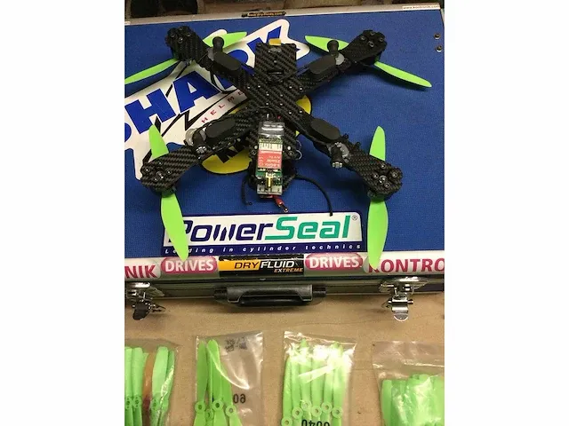 Racedrone - afbeelding 7 van  12