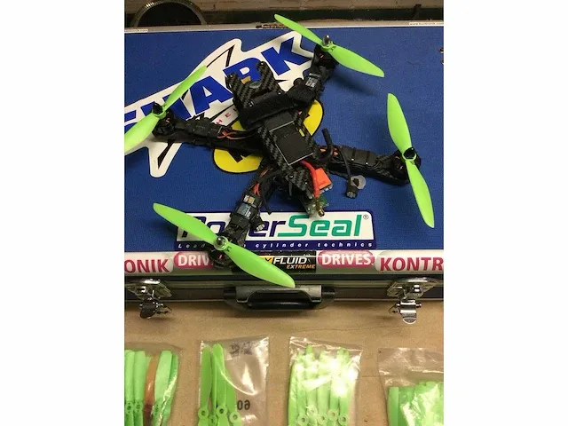 Racedrone - afbeelding 8 van  12