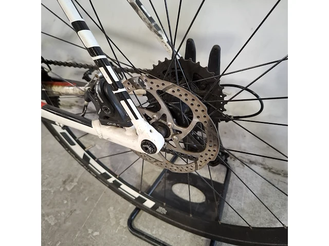 Racefiets, cube, attain - afbeelding 11 van  19