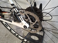 Racefiets, cube, attain - afbeelding 11 van  19