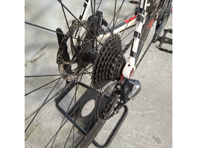 Racefiets, cube, attain - afbeelding 15 van  19