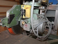 Radiaal afkortzaag dewalt op metalen onderstel, 380 volt. - afbeelding 2 van  2
