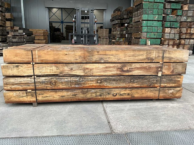 Radiata pine 160 pcs. 300x30x20cm reclaimd wood - afbeelding 7 van  14