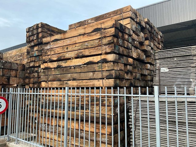 Radiata pine 160 pcs. 300x30x20cm reclaimed wood - afbeelding 6 van  14