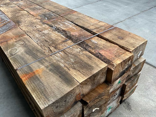 Radiata pine 160 pcs. 300x30x20cm reclaimed wood - afbeelding 14 van  14