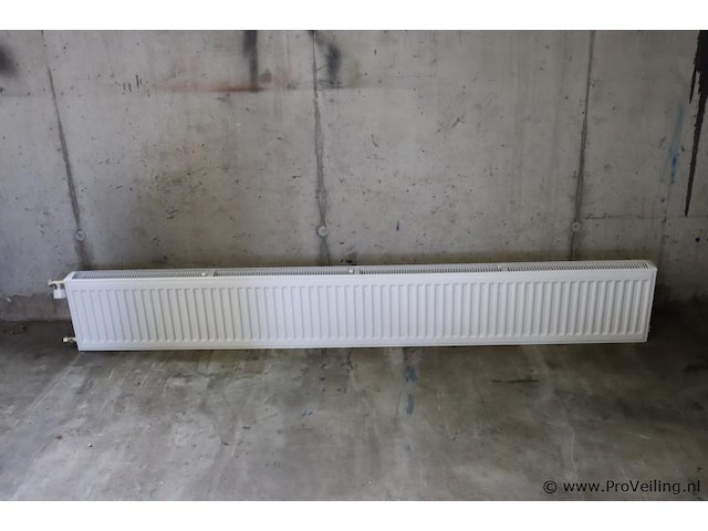 Radiator - 220x10x31cm - afbeelding 1 van  5