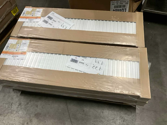 Radson compact hp 22 paneelradiator 1465w (4x) - afbeelding 1 van  4