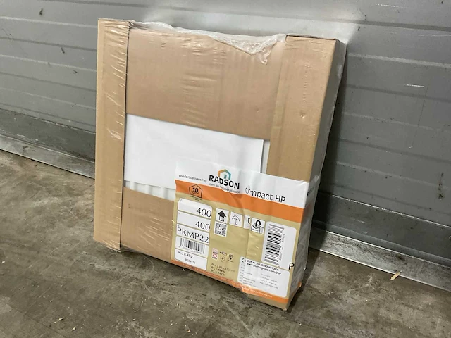 Radson compact hp 22 paneelradiator 385w (8x) - afbeelding 1 van  7