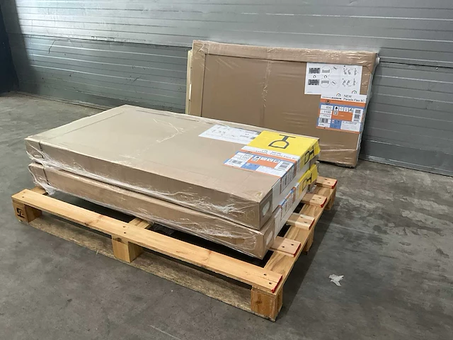 Radson parada flex 8 c 22 paneelradiator 1844w (3x) - afbeelding 1 van  7