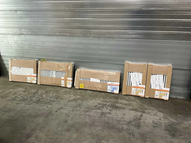 Radson partij diverse paneelradiatoren - afbeelding 1 van  11