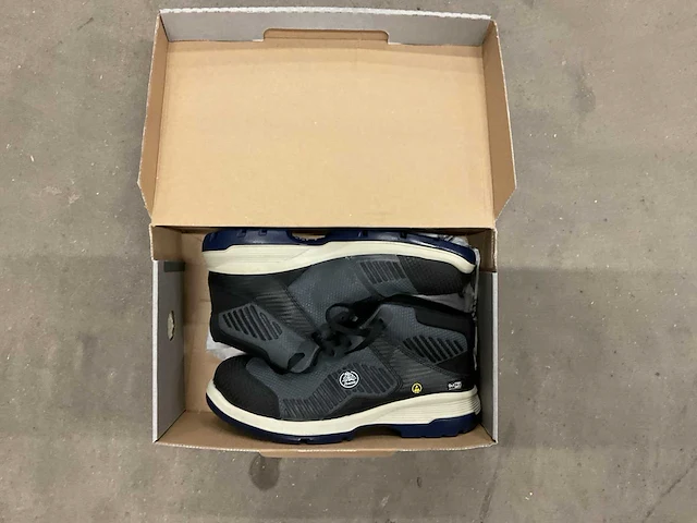 Raft w paar werkschoenen (maat 42) - afbeelding 1 van  4