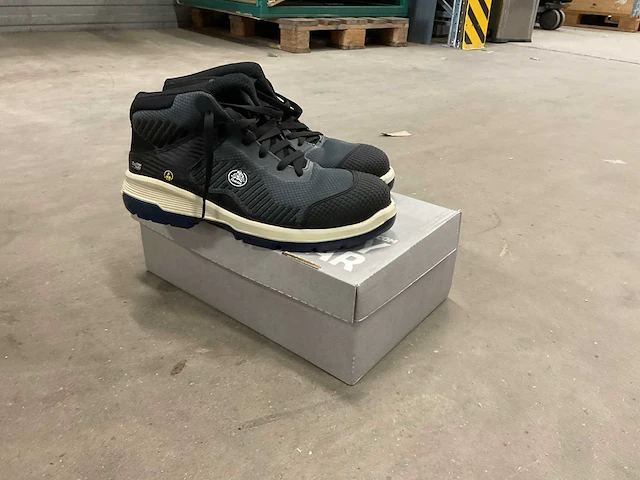 Raft w paar werkschoenen (maat 42) - afbeelding 4 van  4