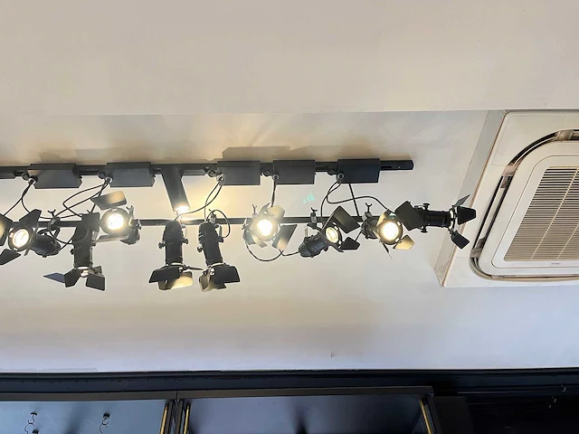 Railsysteem met 10 dubbele richtspots - afbeelding 2 van  3