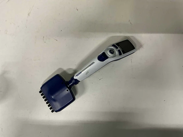 Rainin e4 xls pipetcontroller (8 kanalen) - afbeelding 1 van  2