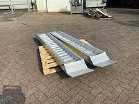 Ramp 6000 kg 2500 oprijbrug (2x) - afbeelding 1 van  7