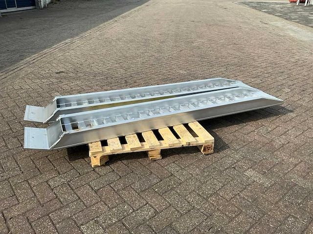 Ramp 6000 kg 2500 oprijbrug (2x) - afbeelding 2 van  7