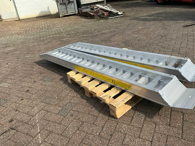 Ramp 6000 kg 2500 oprijbrug (2x) - afbeelding 4 van  7