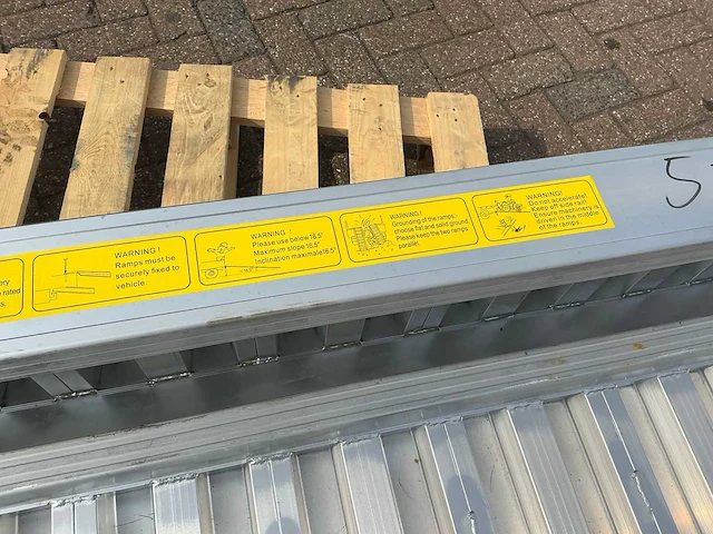 Ramp 6000 kg 2500 oprijbrug (2x) - afbeelding 7 van  7
