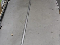 Randreinigerpads op schap met steel. - afbeelding 2 van  2