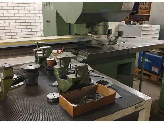 Raskin r52-p cnc ponsnibbelmachine - afbeelding 2 van  9