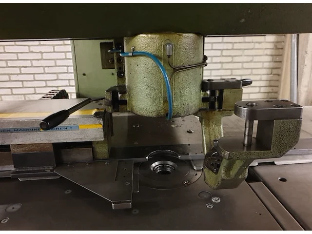 Raskin r52-p cnc ponsnibbelmachine - afbeelding 7 van  9