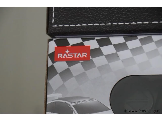 Rastar bestuurbare auto's - bmw m2 gt2 & audi r8 lms - 3 stuks - afbeelding 2 van  6