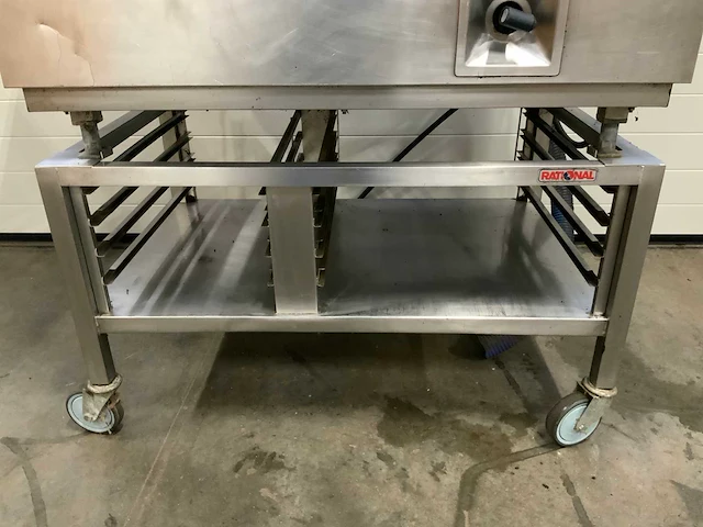 Rational combi-steamer met rational onderstel - afbeelding 2 van  10