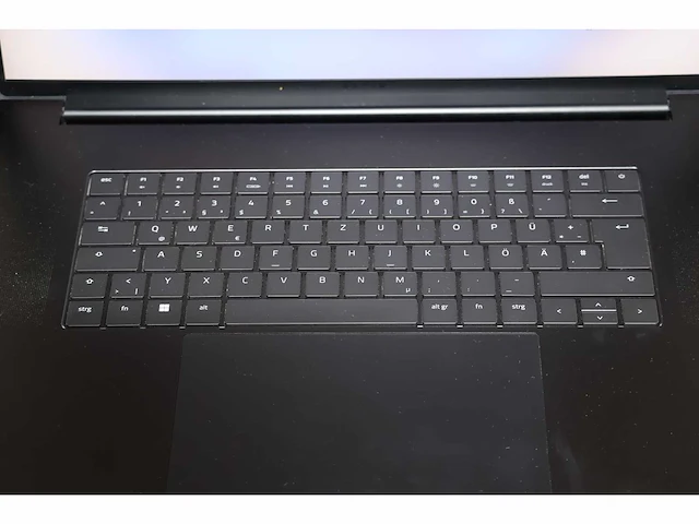 Razer blade 18 gaming laptop - intel® core i9-13950hx - 32gb - 1tb ssd - nvidia® geforce® rtx 4080 (black) - afbeelding 5 van  11