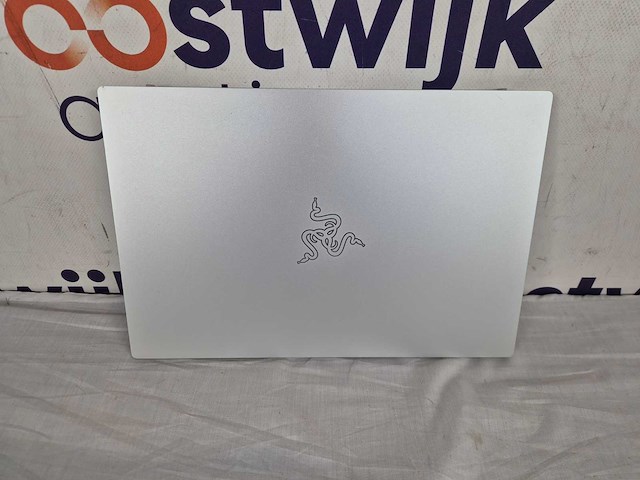 Razer book uhd touch 60hz i7-1tb laptop (zilver) - afbeelding 2 van  3