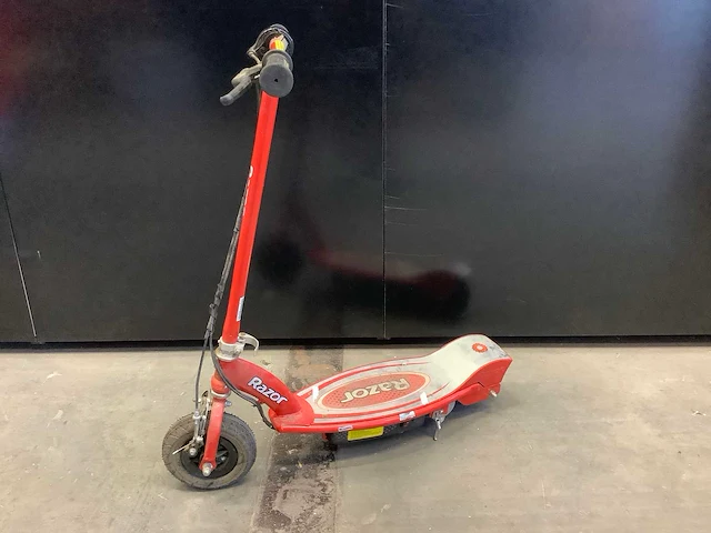Razor e100 elektrische step - afbeelding 2 van  6