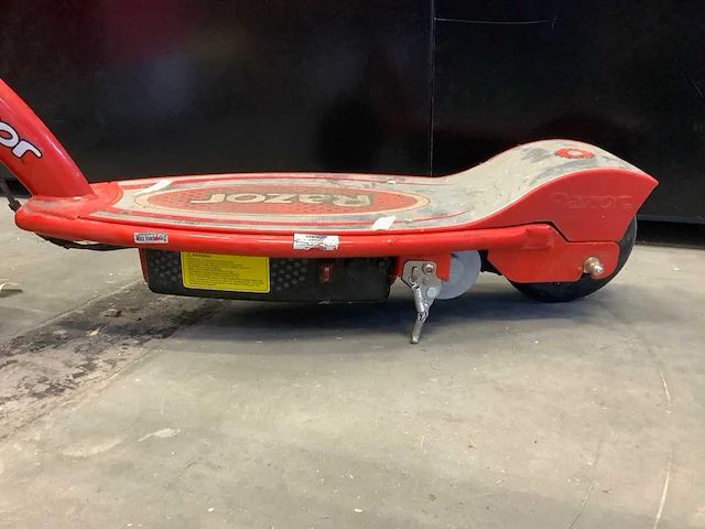 Razor e100 elektrische step - afbeelding 4 van  6