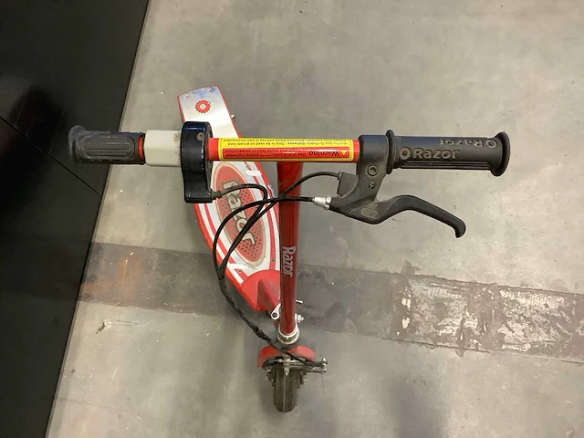 Razor e100 elektrische step - afbeelding 6 van  6