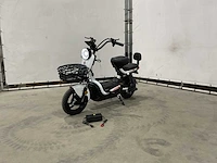 Rccar industry - rc-g1.5 - elektrische scooter - afbeelding 1 van  17
