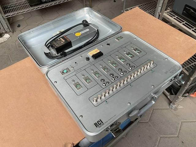 Rci custom bm-avsd1816 broadcast mult box - afbeelding 1 van  4